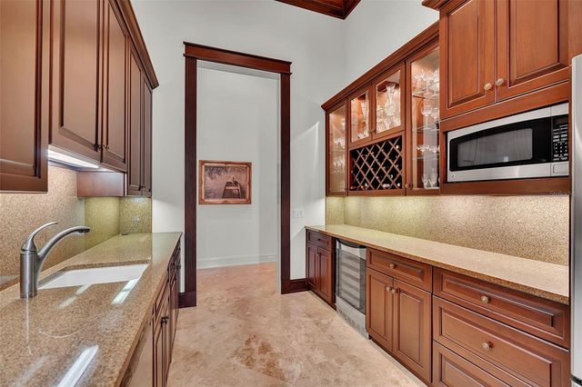 8132 SANDERLING ROAD, Sarasota, FL 34242