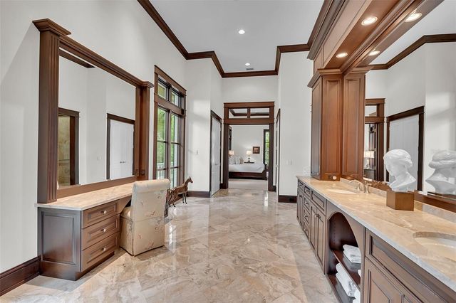 8132 SANDERLING ROAD, Sarasota, FL 34242