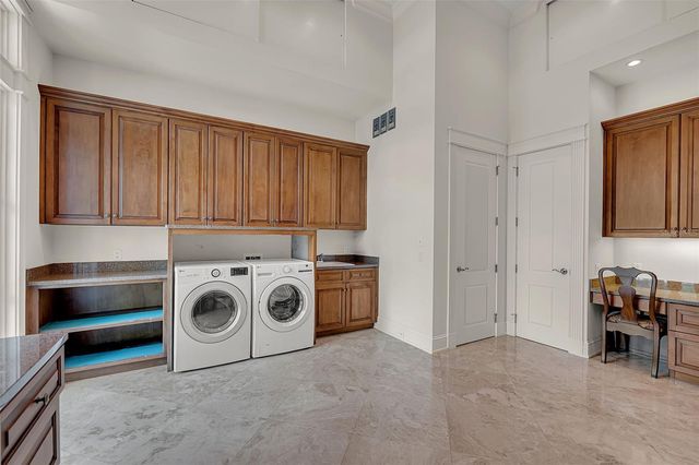 8132 SANDERLING ROAD, Sarasota, FL 34242