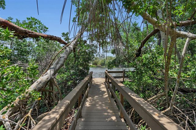8132 SANDERLING ROAD, Sarasota, FL 34242