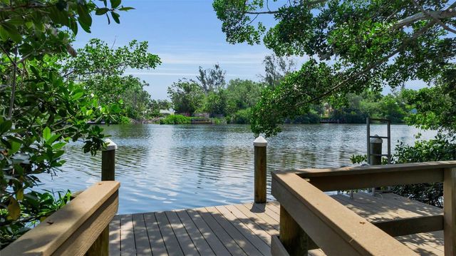 8132 SANDERLING ROAD, Sarasota, FL 34242