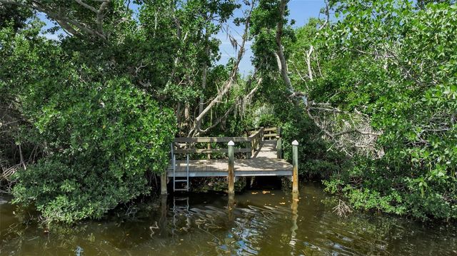 8132 SANDERLING ROAD, Sarasota, FL 34242