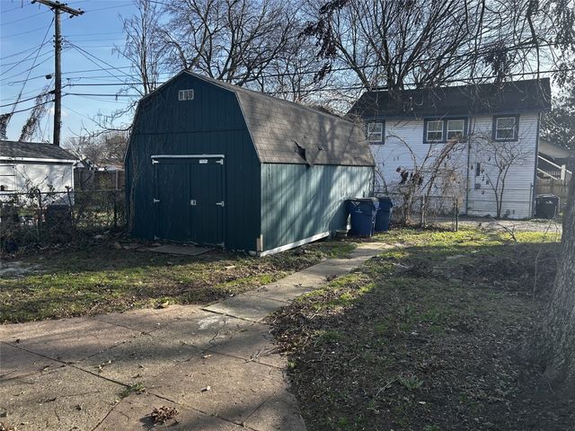 908 W Chestnut Street, Denison, TX 75020