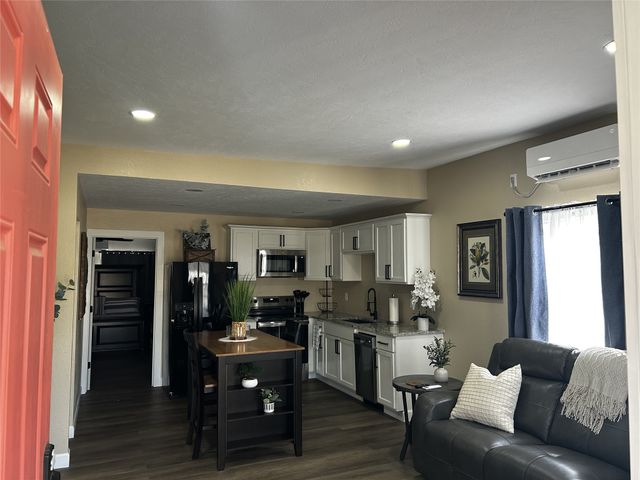 908 W Chestnut Street, Denison, TX 75020