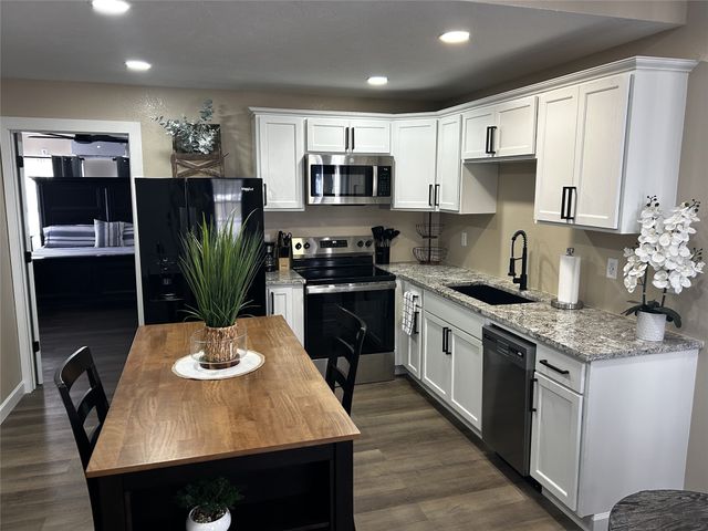 908 W Chestnut Street, Denison, TX 75020