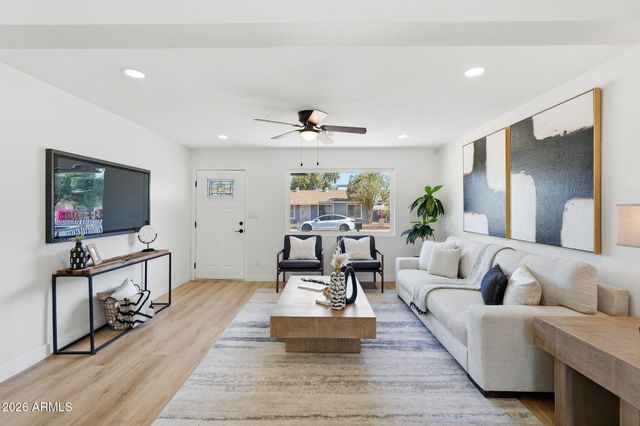 1018 E RUTH Avenue, Phoenix, AZ 85020