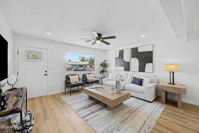 1018 E RUTH Avenue, Phoenix, AZ 85020