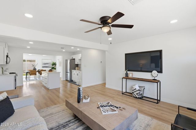 1018 E RUTH Avenue, Phoenix, AZ 85020