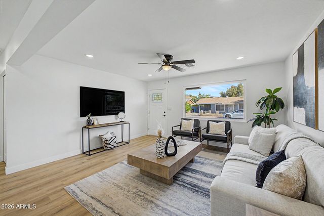 1018 E RUTH Avenue, Phoenix, AZ 85020