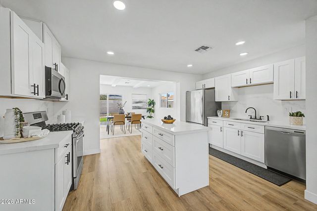 1018 E RUTH Avenue, Phoenix, AZ 85020