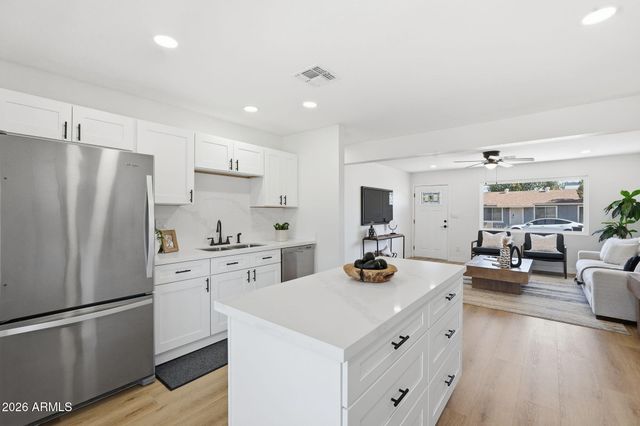 1018 E RUTH Avenue, Phoenix, AZ 85020