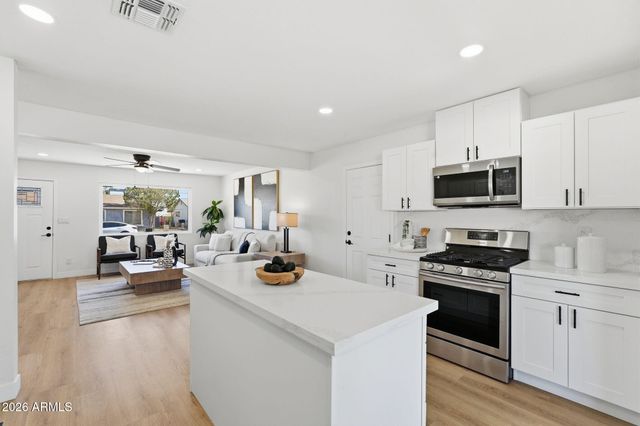 1018 E RUTH Avenue, Phoenix, AZ 85020