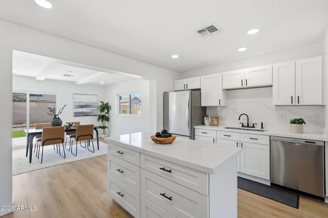 1018 E RUTH Avenue, Phoenix, AZ 85020
