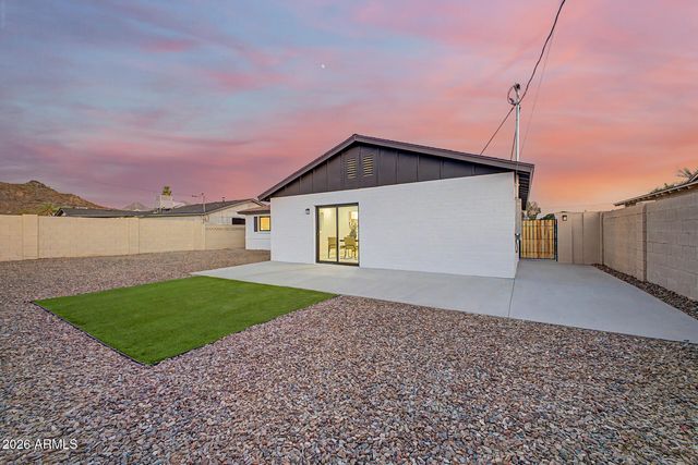 1018 E RUTH Avenue, Phoenix, AZ 85020