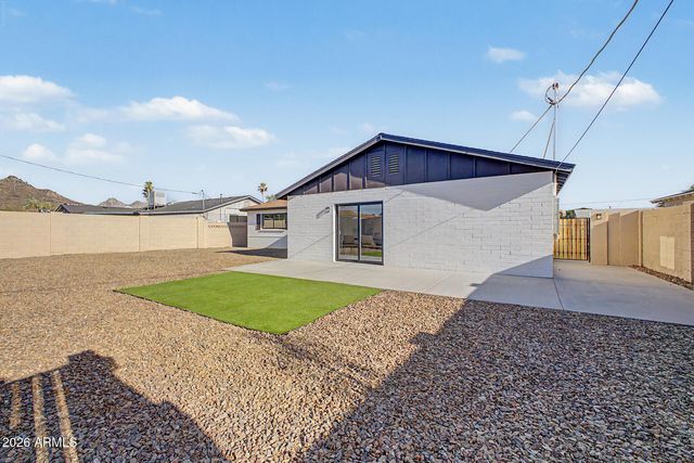 1018 E RUTH Avenue, Phoenix, AZ 85020