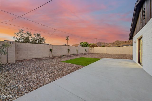 1018 E RUTH Avenue, Phoenix, AZ 85020