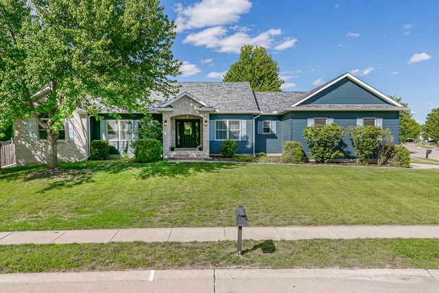 1099 Fox Hollow Lane, Leclaire, IA 52753