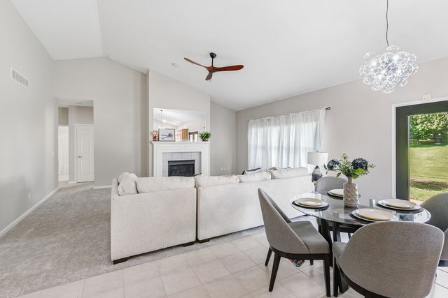 1099 Fox Hollow Lane, Leclaire, IA 52753