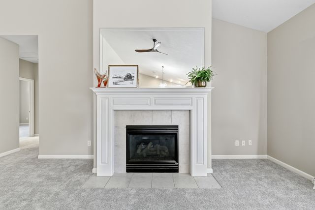 1099 Fox Hollow Lane, Leclaire, IA 52753