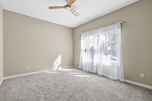 1099 Fox Hollow Lane, Leclaire, IA 52753