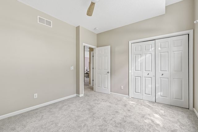 1099 Fox Hollow Lane, Leclaire, IA 52753