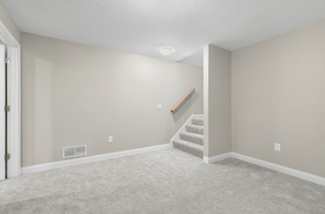 1099 Fox Hollow Lane, Leclaire, IA 52753