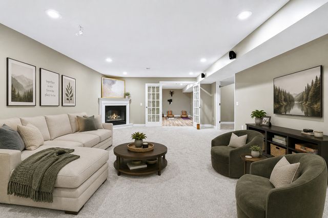 1099 Fox Hollow Lane, Leclaire, IA 52753