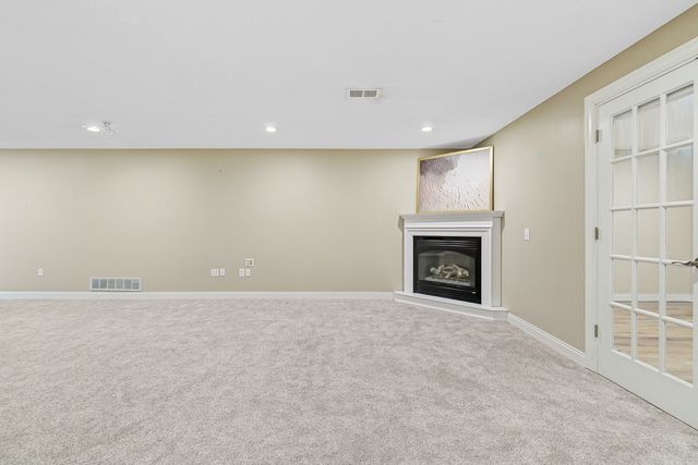 1099 Fox Hollow Lane, Leclaire, IA 52753
