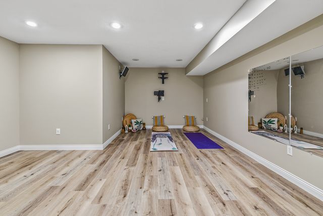 1099 Fox Hollow Lane, Leclaire, IA 52753