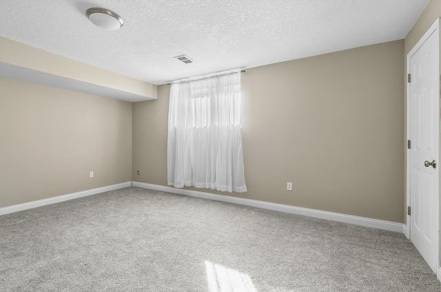1099 Fox Hollow Lane, Leclaire, IA 52753