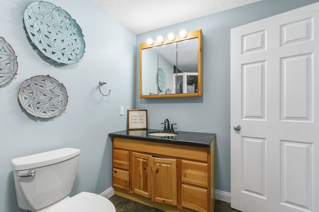 1099 Fox Hollow Lane, Leclaire, IA 52753