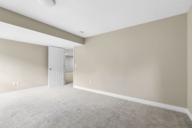 1099 Fox Hollow Lane, Leclaire, IA 52753