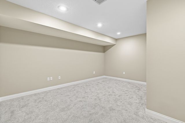 1099 Fox Hollow Lane, Leclaire, IA 52753