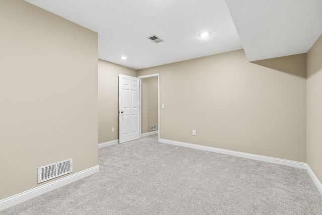 1099 Fox Hollow Lane, Leclaire, IA 52753