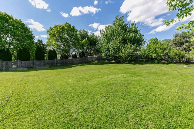 1099 Fox Hollow Lane, Leclaire, IA 52753
