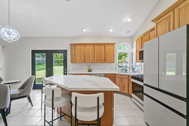 1099 Fox Hollow Lane, Leclaire, IA 52753