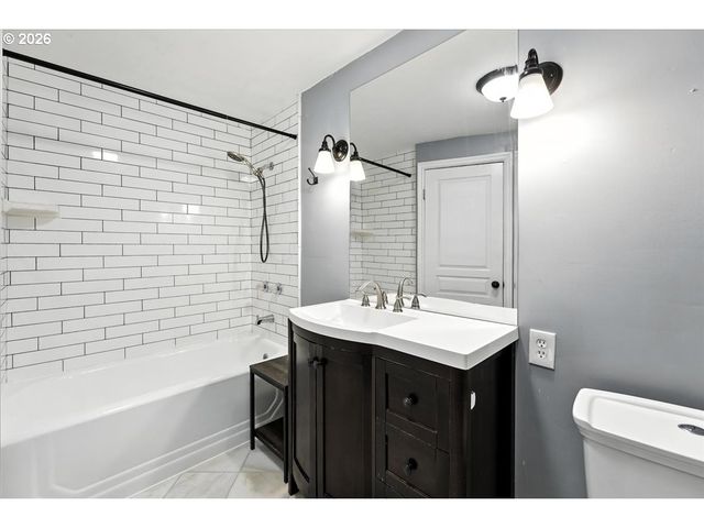 3144 Ne 103RD Pl, Portland, OR 97220