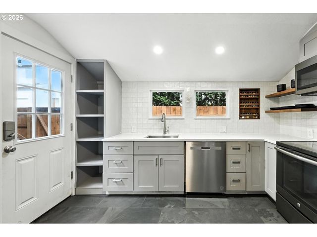 3144 Ne 103RD Pl, Portland, OR 97220