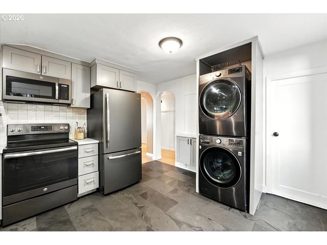 3144 Ne 103RD Pl, Portland, OR 97220