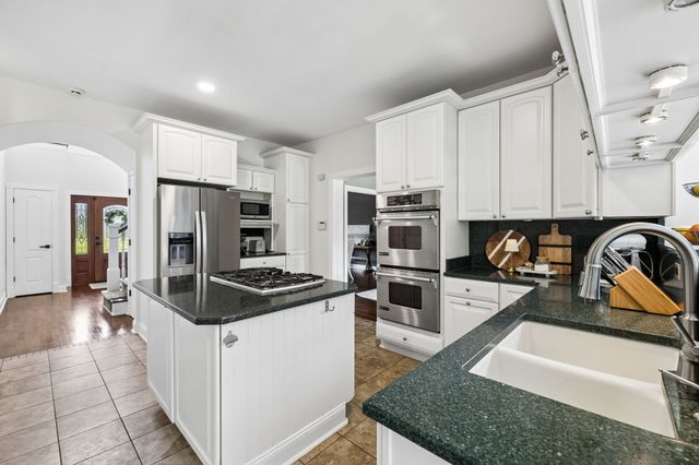 5008 Highpoint Rd, Pleasant View, TN 37146