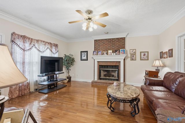 102 Redcliffe Drive NW, Huntsville, AL 35806
