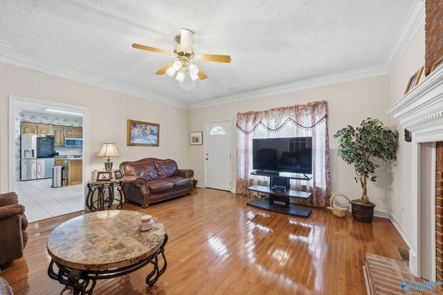 102 Redcliffe Drive NW, Huntsville, AL 35806