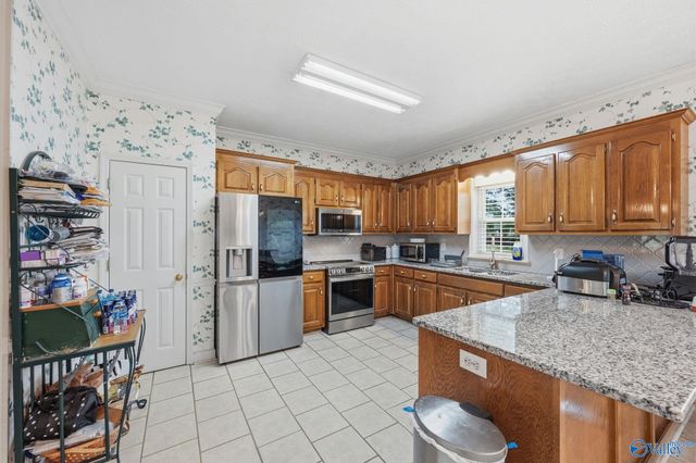 102 Redcliffe Drive NW, Huntsville, AL 35806