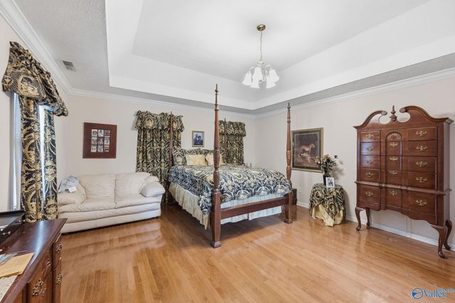 102 Redcliffe Drive NW, Huntsville, AL 35806