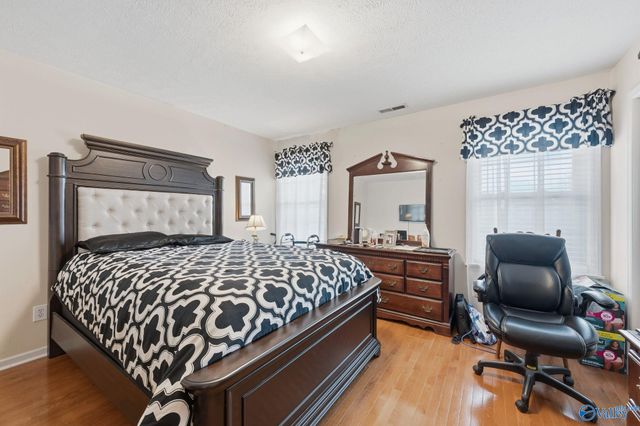 102 Redcliffe Drive NW, Huntsville, AL 35806