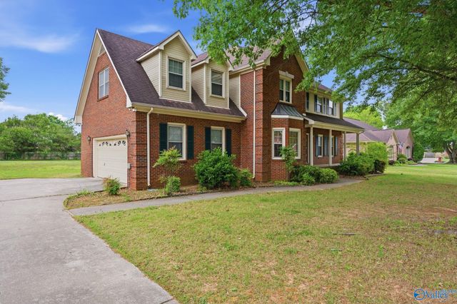102 Redcliffe Drive NW, Huntsville, AL 35806