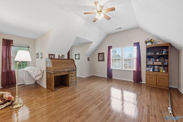 102 Redcliffe Drive NW, Huntsville, AL 35806