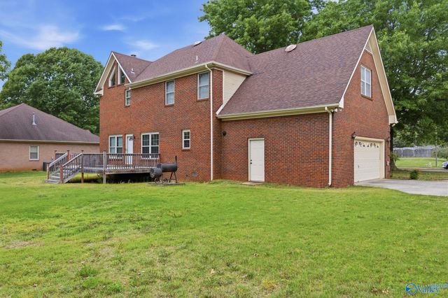 102 Redcliffe Drive NW, Huntsville, AL 35806