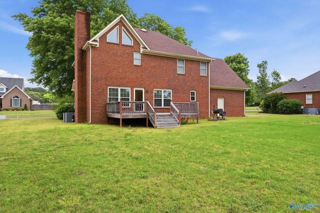 102 Redcliffe Drive NW, Huntsville, AL 35806