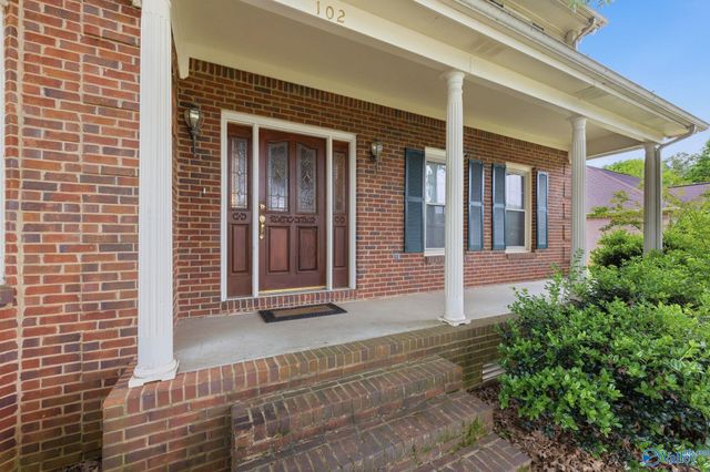 102 Redcliffe Drive NW, Huntsville, AL 35806